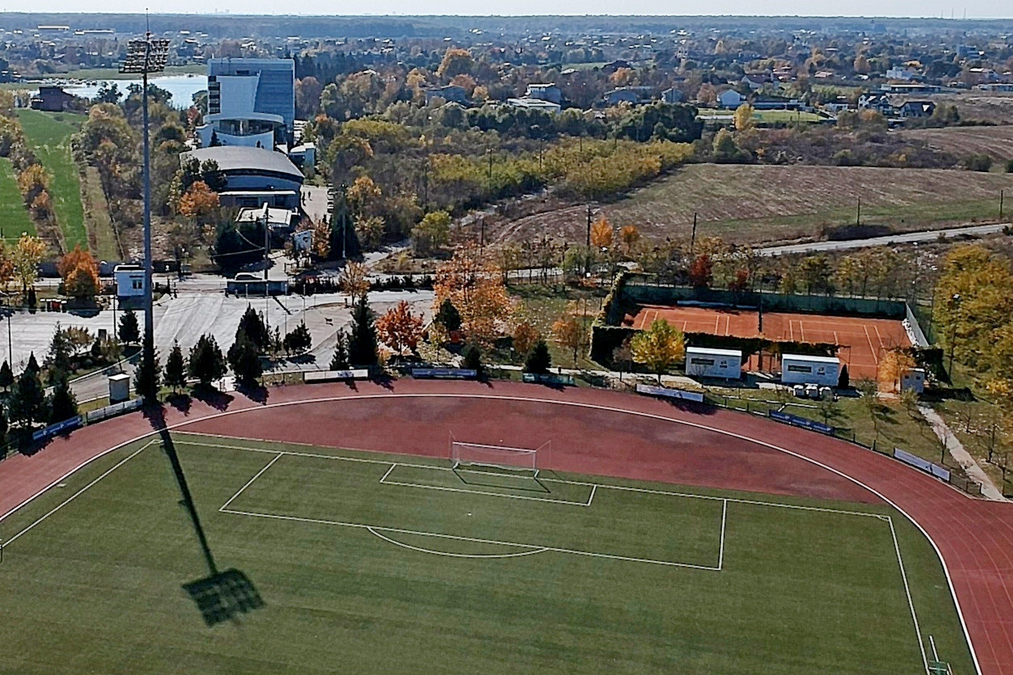 Terenuritenisdrona0 2000