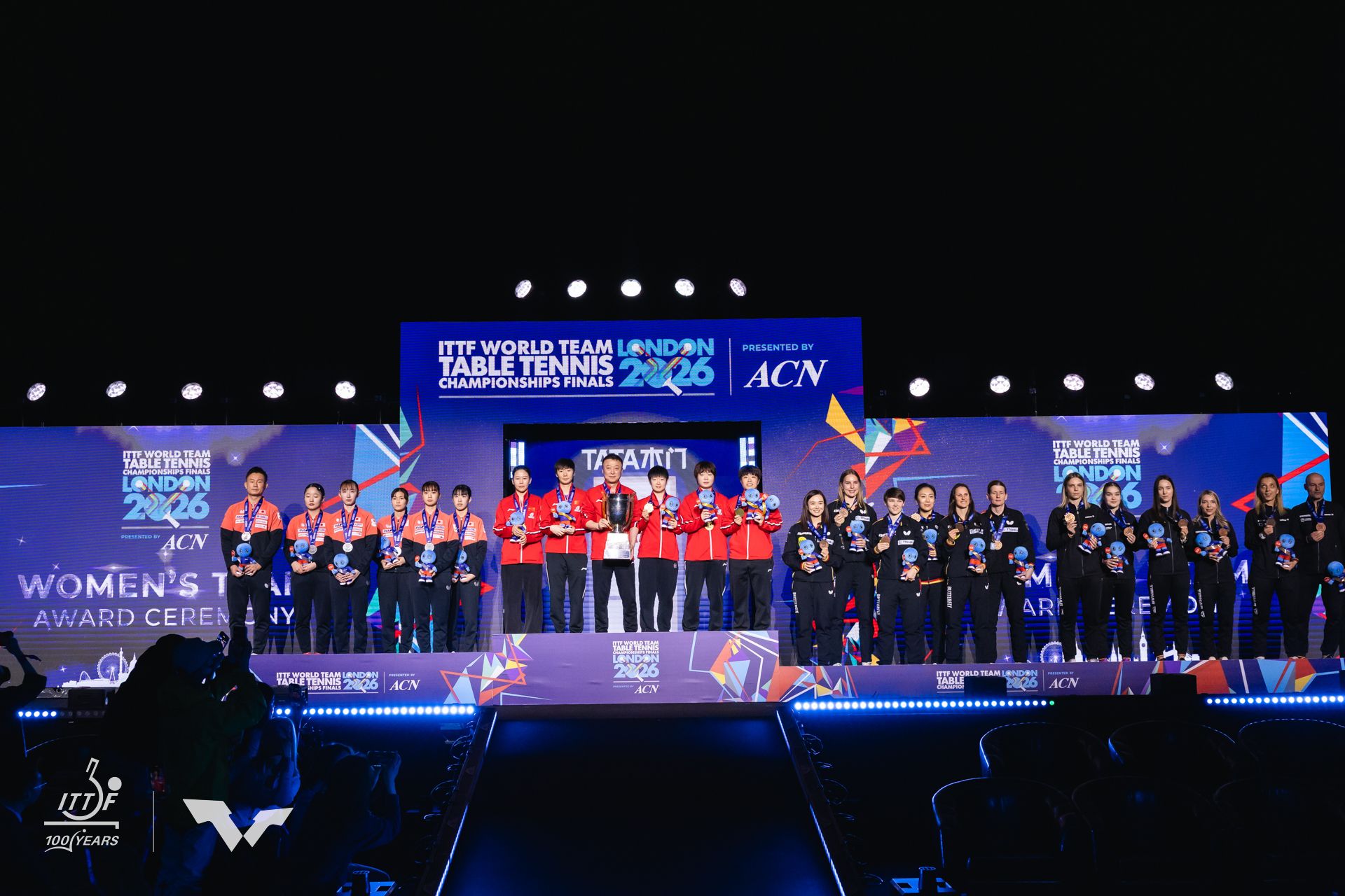 https://www.cosr.ro/img/1ae047f0-4985-4f66-89ca-22976330fbce/cm-tenis-masa-2026-fete-podium-fotoittf.jpg?fm=jpg&q=80&fit=max&crop=1920%2C1280%2C0%2C0