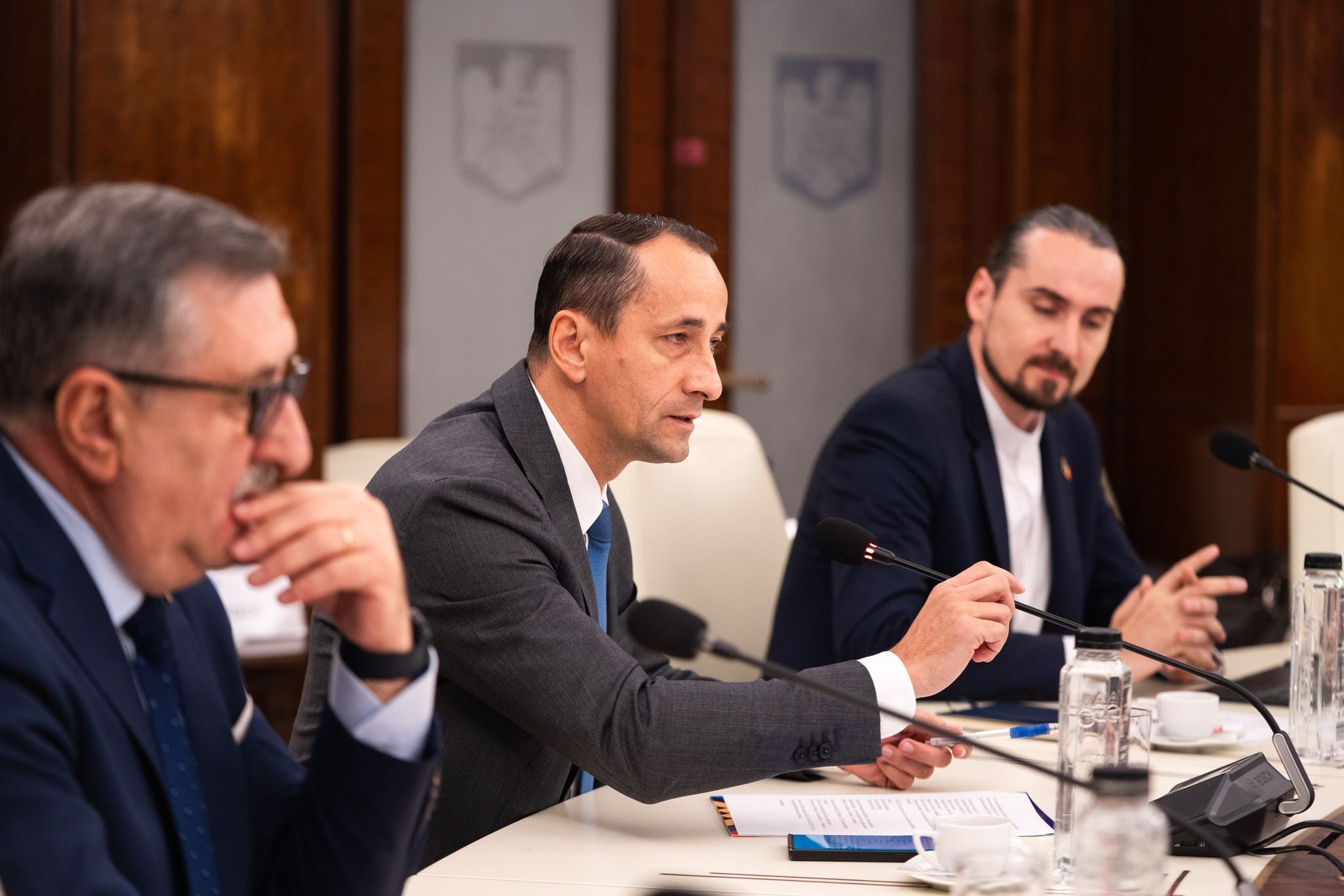 https://www.cosr.ro/img/1c199c1c-4f17-44c5-9226-f5ab885045d8/pozeguvern-2025-fote-brasov-2027-cova-boro.jpg?fm=jpg&q=80&fit=max&crop=2048%2C1365%2C0%2C0