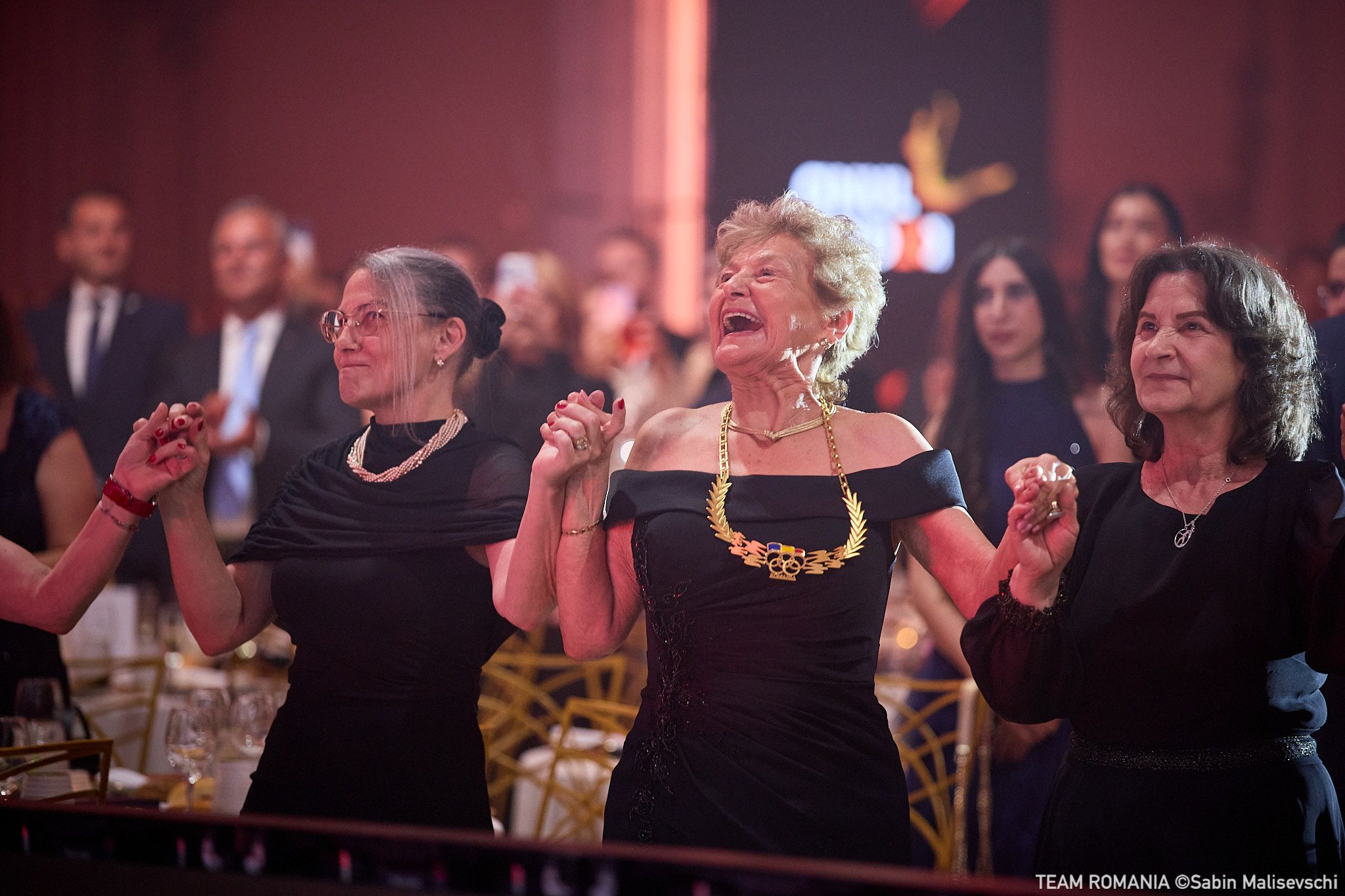 https://www.cosr.ro/img/21f61a32-8816-4b2b-b827-03c1d20cde4a/gala-nadia-29-may-441.jpg?fm=jpg&q=80&fit=max&crop=2048%2C1365%2C0%2C0