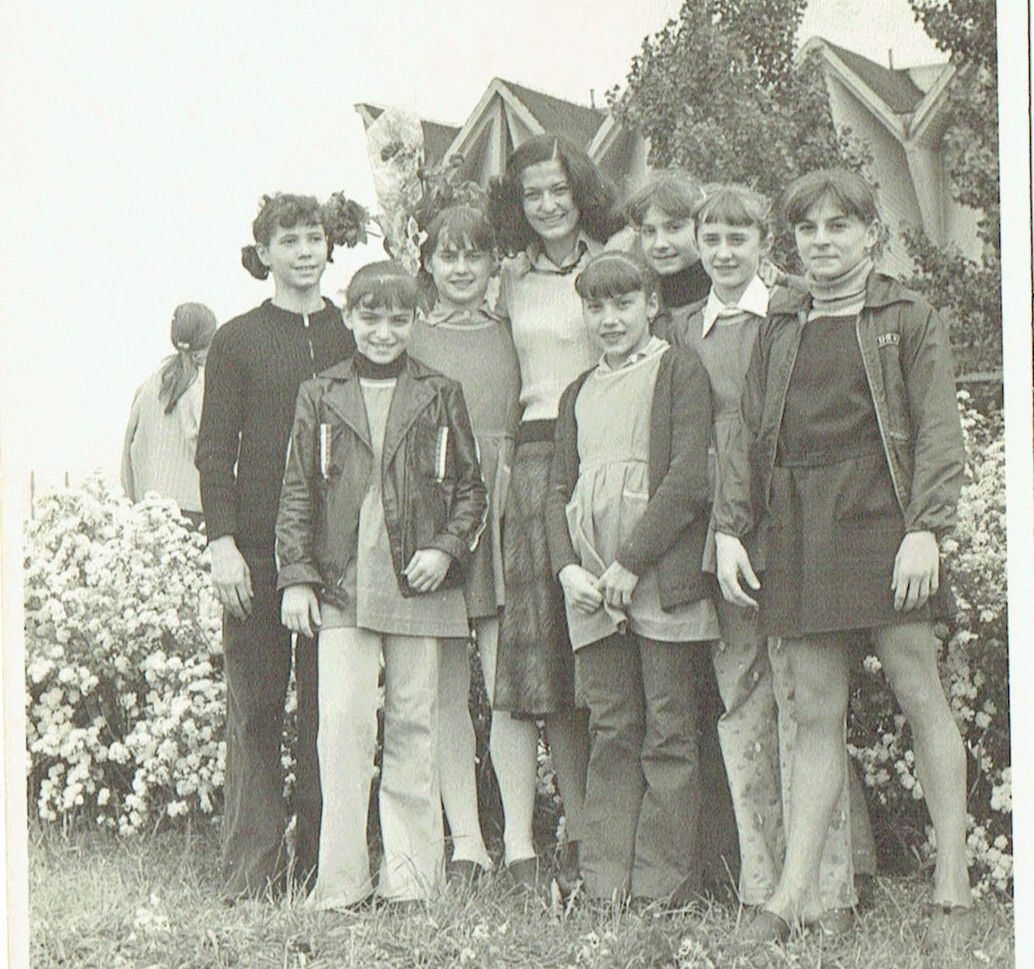 https://www.cosr.ro/img/281f849f-2f19-4248-b903-188b8e5be1ec/nadia-scolarita-ingrid-onesti.jpg?fm=jpg&q=80&fit=max&crop=1034%2C969%2C0%2C0