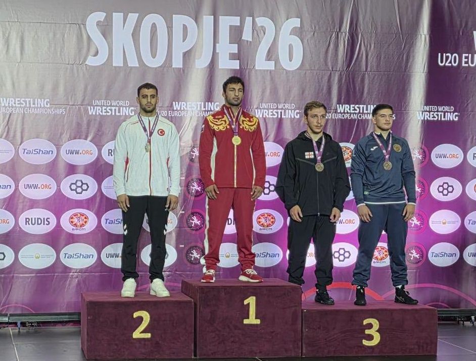https://www.cosr.ro/img/372324c4-d6bf-4378-9907-81ff1ab4e0fb/bronz-lupte-greco-romane-ce-4.jpeg?fm=jpg&q=80&fit=max&crop=942%2C715%2C726%2C293