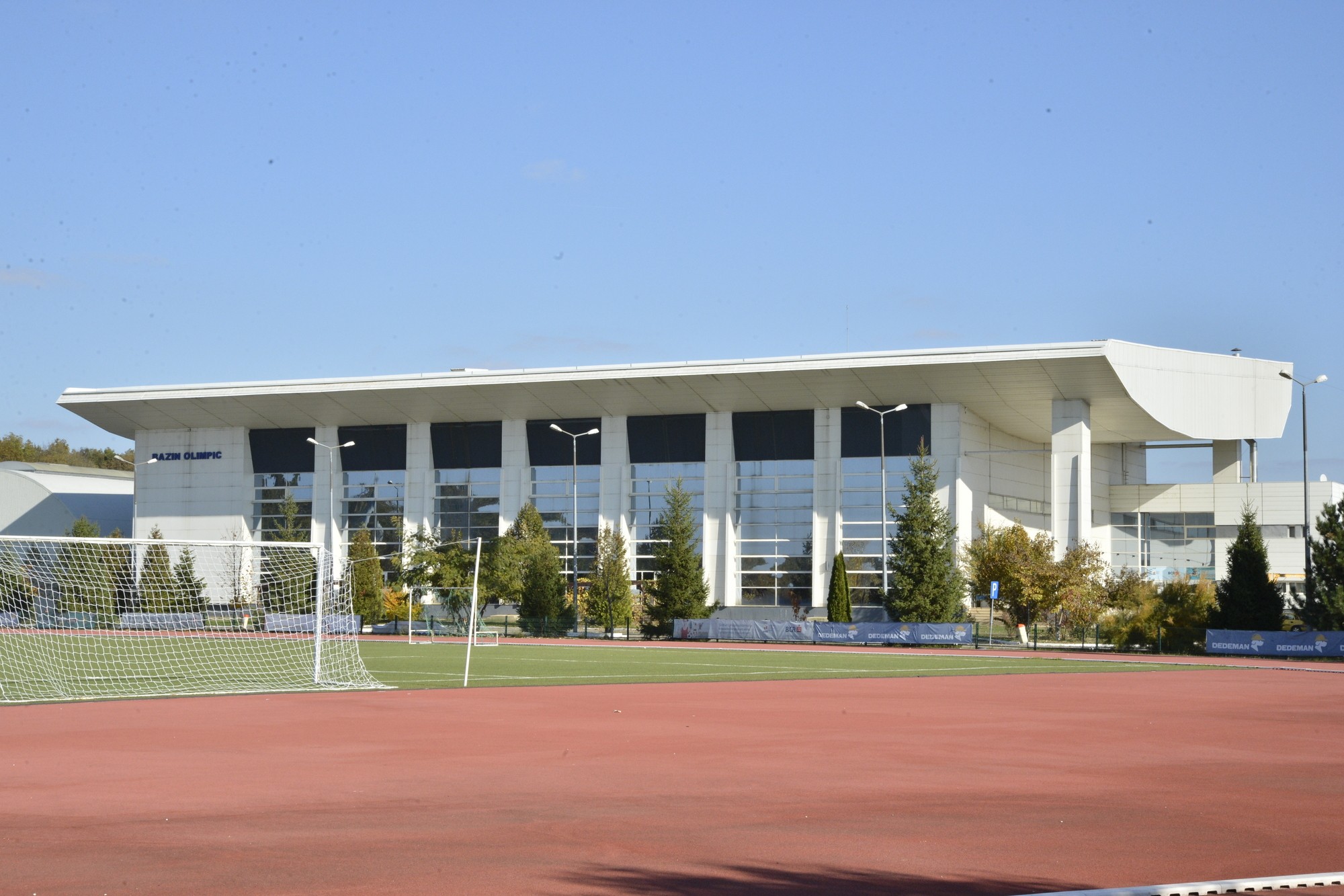 02bazinolimpicexterior 2000