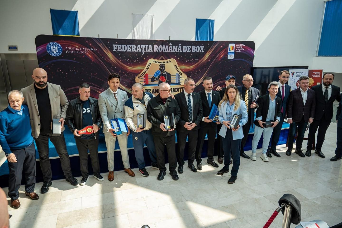 Fr Box 100 Ani Premiati