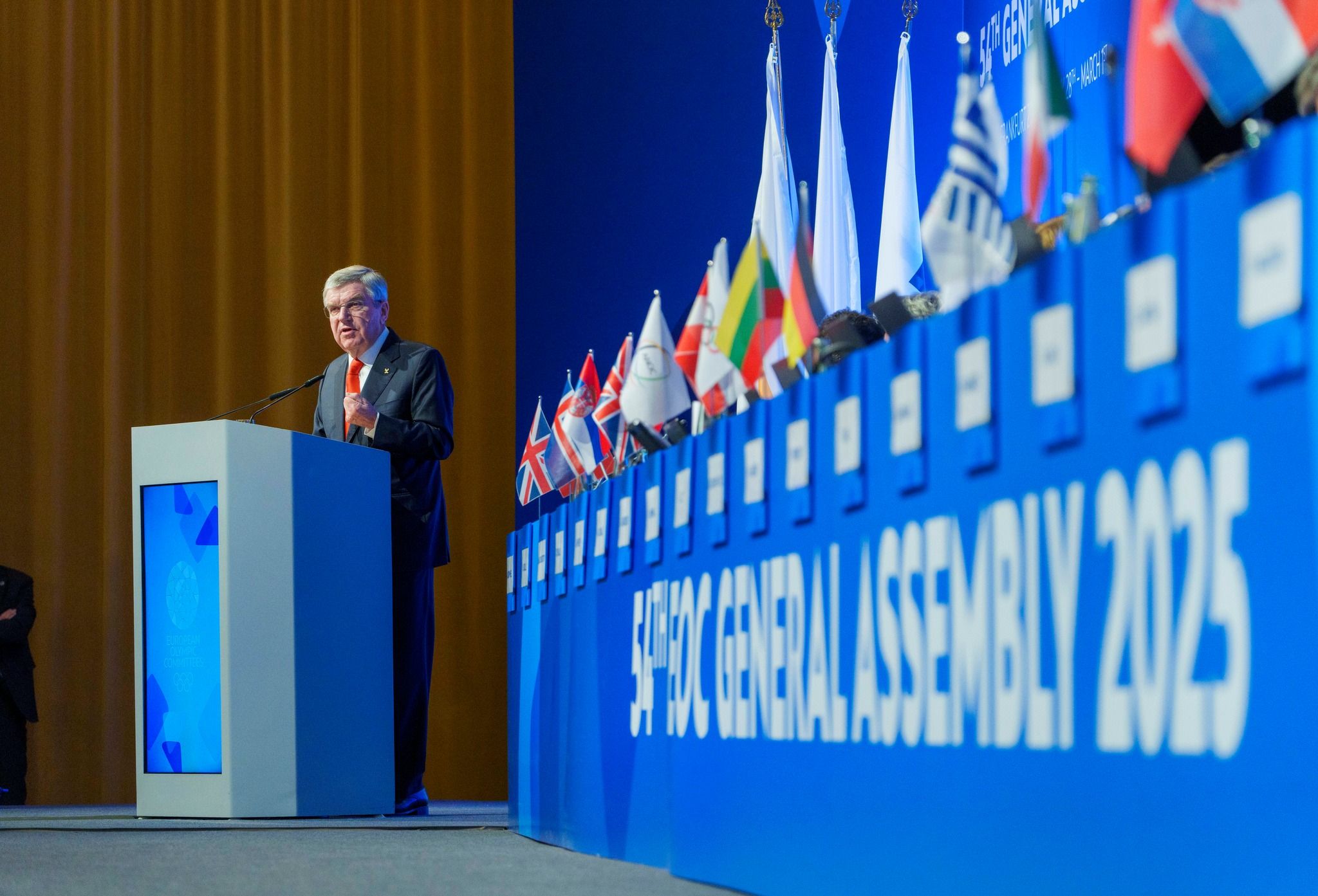 https://www.cosr.ro/img/59f4cefd-ce54-42f6-a090-e2894349d1a4/alegeri-eoc-bach.jpg?fm=jpg&q=80&fit=max&crop=2048%2C1393%2C0%2C0