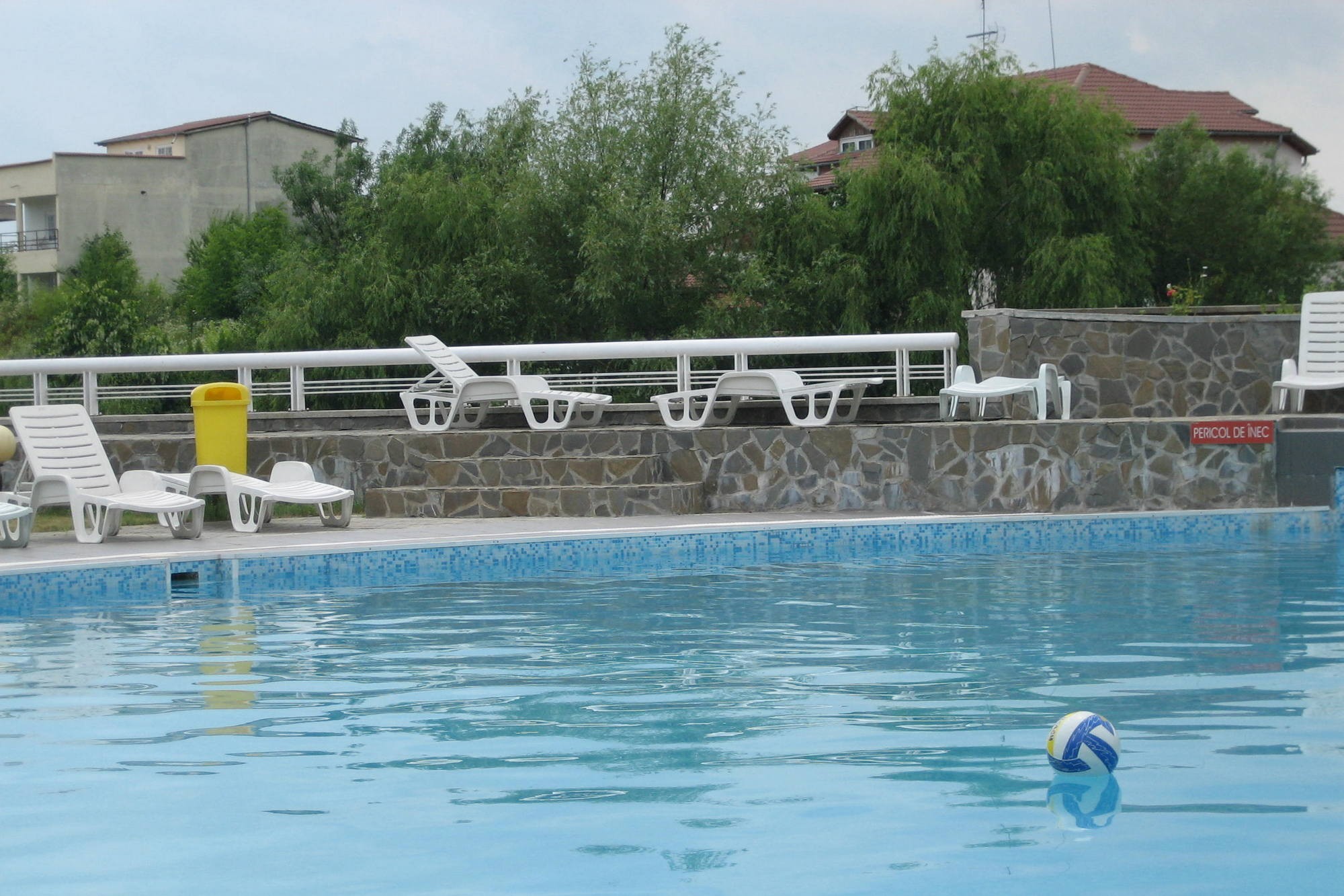Piscinaizvorani 2000