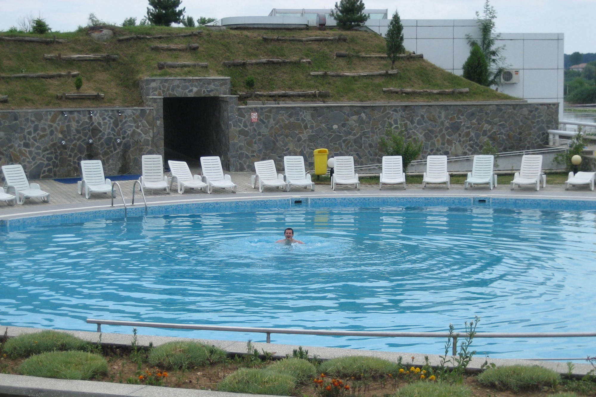 Piscinaizvorani2 2000