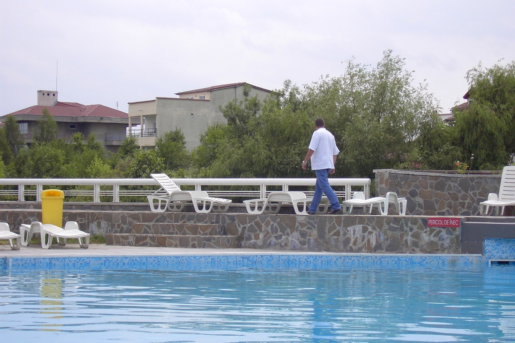 Piscinaizvorani3 2000