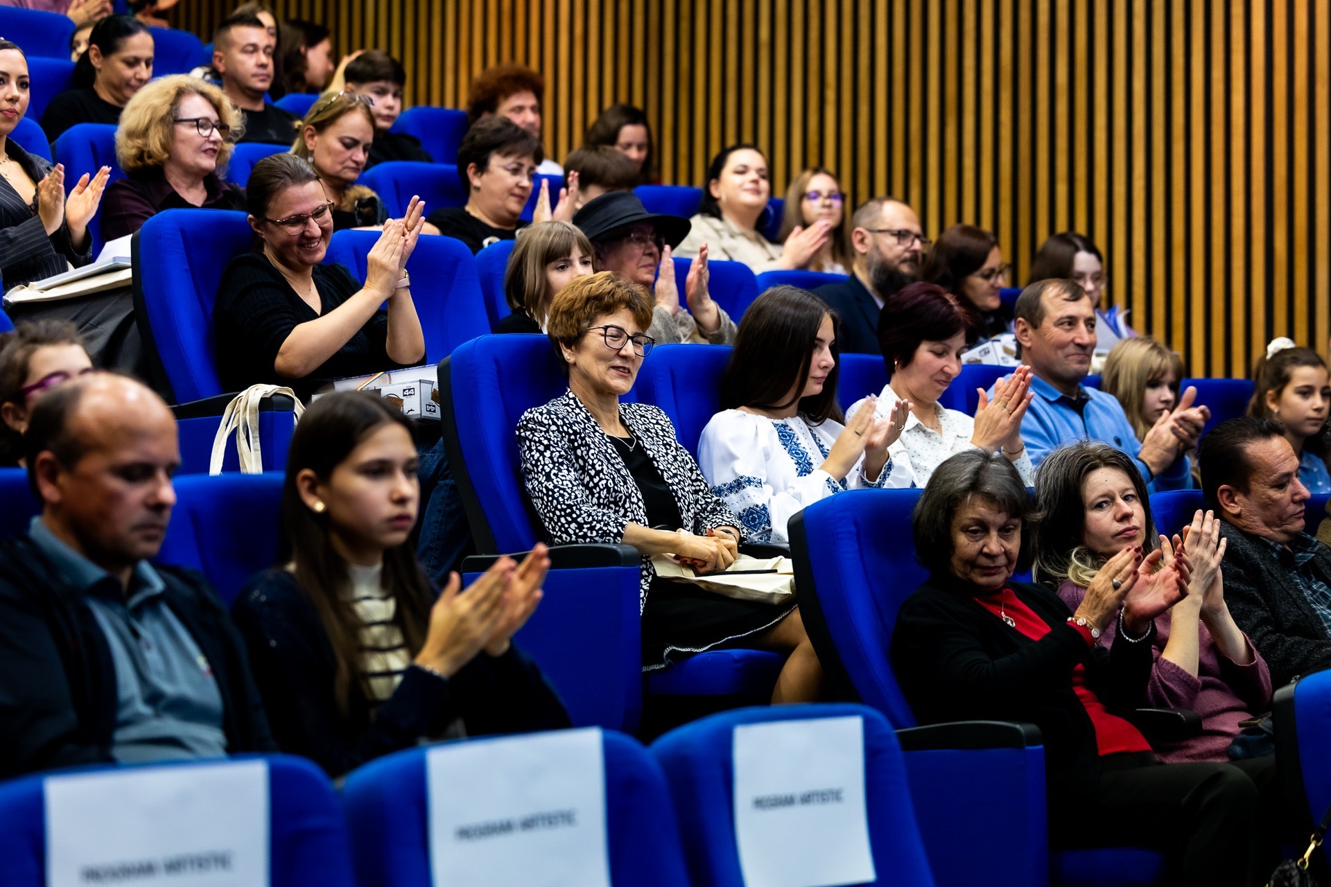 2025jo Imaginatia Copiilor Aplauze