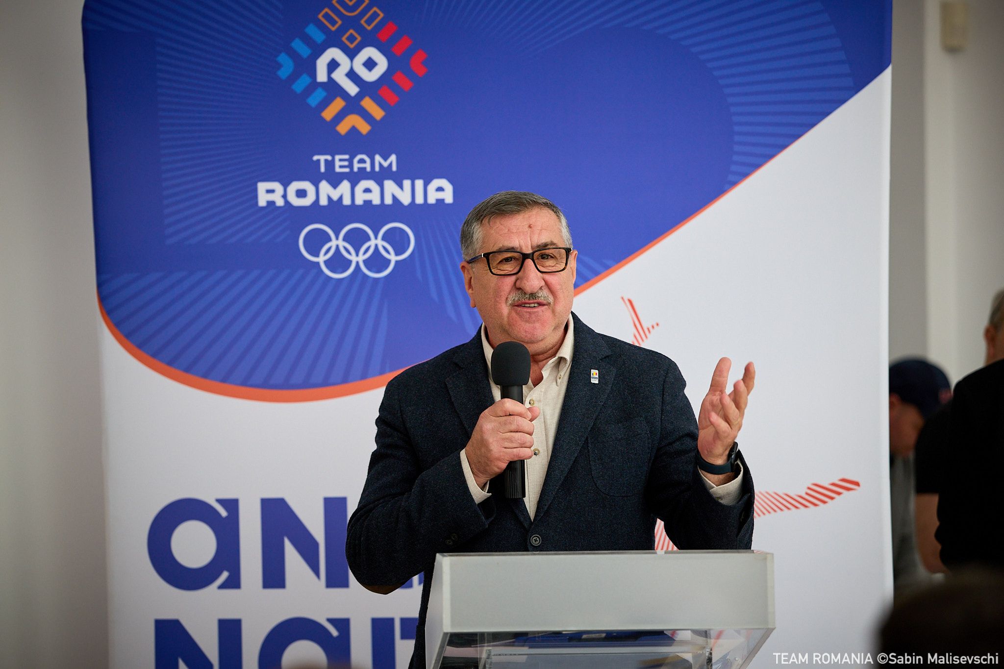 https://www.cosr.ro/img/8aaf1b88-bd28-4faa-9462-9a9487528f62/jo-imaginatia-copiilor-22-may-044.jpg?fm=jpg&q=80&fit=max&crop=2048%2C1365%2C0%2C0