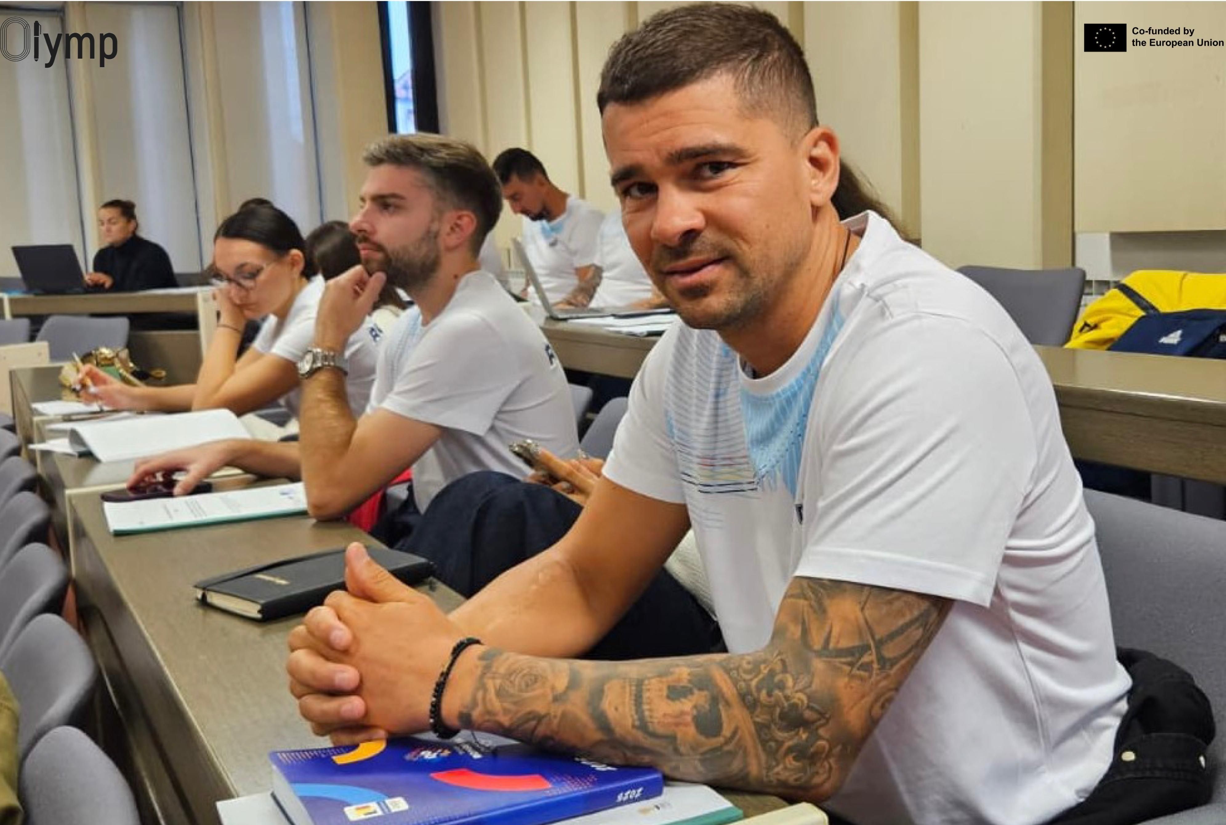 https://www.cosr.ro/img/8c1334fa-400d-4cc1-87c4-40a662ed8697/calafeteanu-alfabetizare-sportivi-maribor-2025.jpg?fm=jpg&q=80&fit=max&crop=3983%2C2681%2C0%2C0