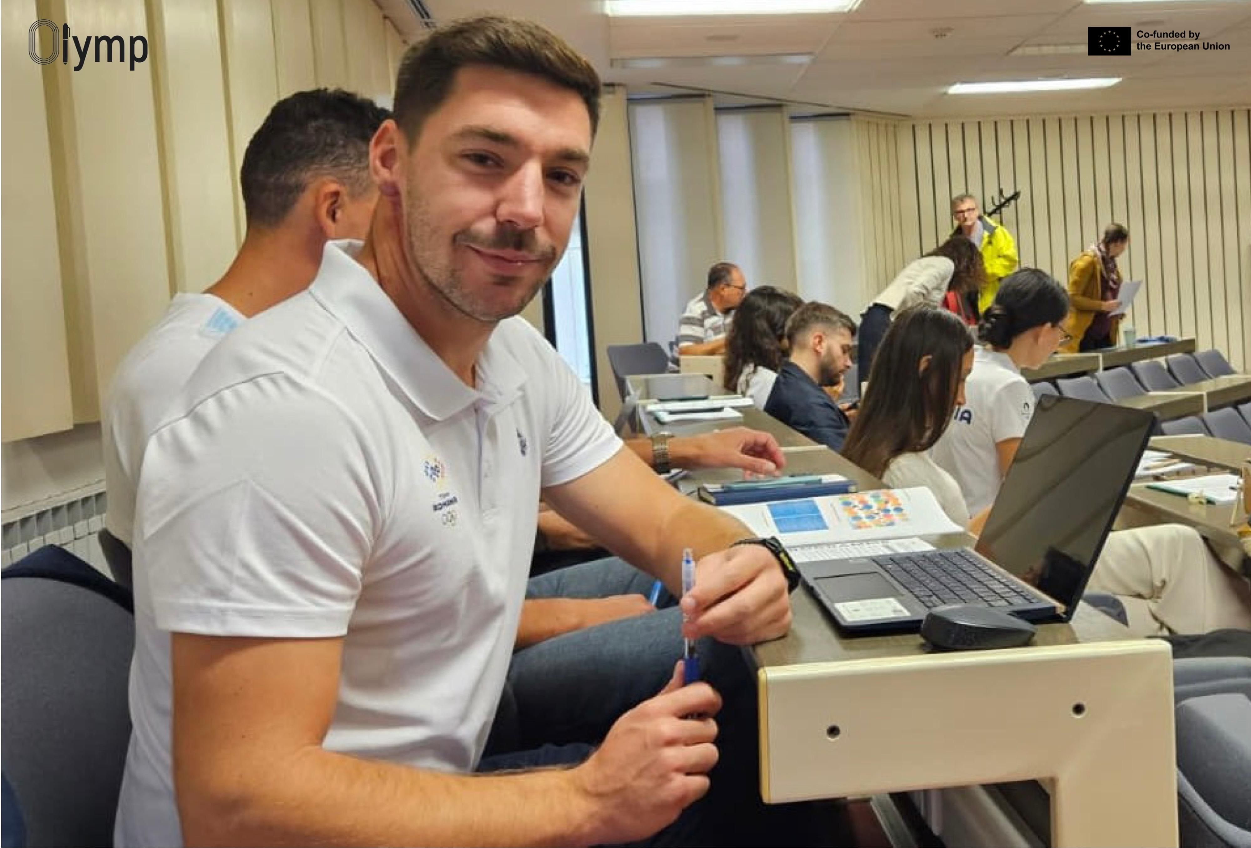 https://www.cosr.ro/img/8c1334fa-400d-4cc1-87c4-40a662ed8697/ciprian-alfabetizare-sportivi-maribor-2025.jpg?fm=jpg&q=80&fit=max&crop=4000%2C2712%2C0%2C0