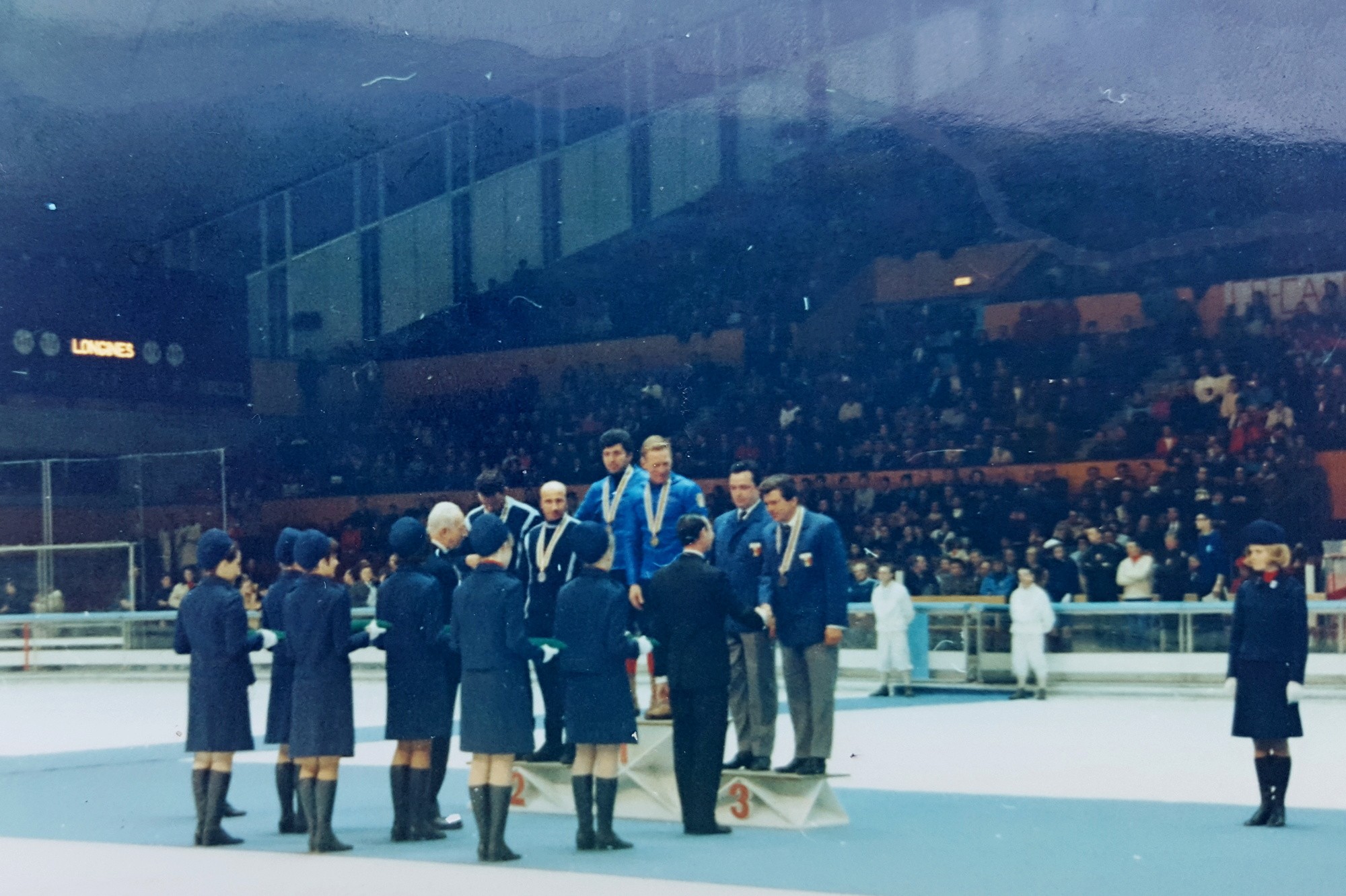 0011968bronzbob2panturuneagoepodium 2000