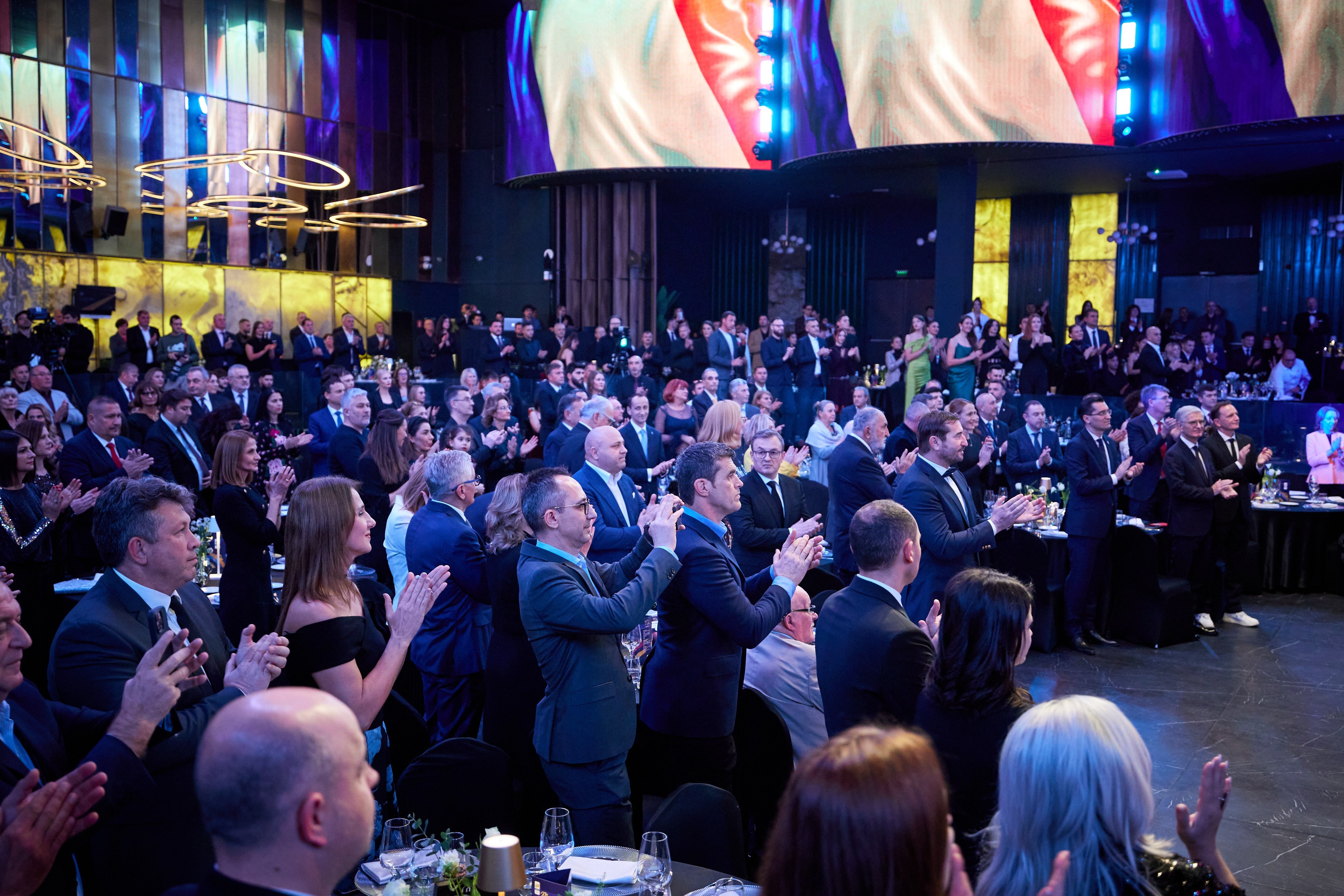 Cosr 110 Ani Aplauze