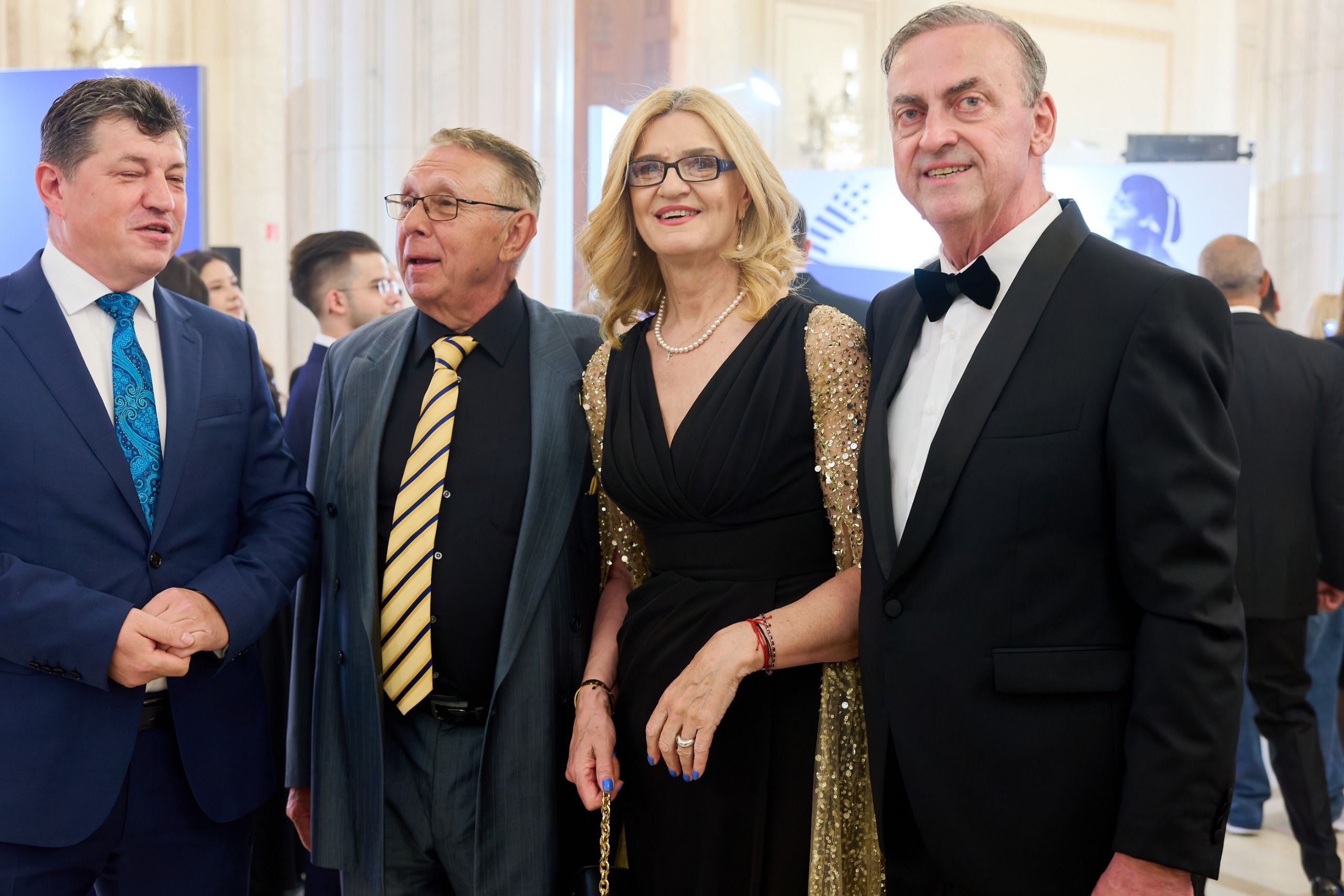 https://www.cosr.ro/img/a889fa0e-9bcf-4416-84d3-f495feb5b9ec/gala-nadia-lipa-raed.jpeg?fm=jpg&q=80&fit=max&crop=2560%2C1706%2C0%2C0