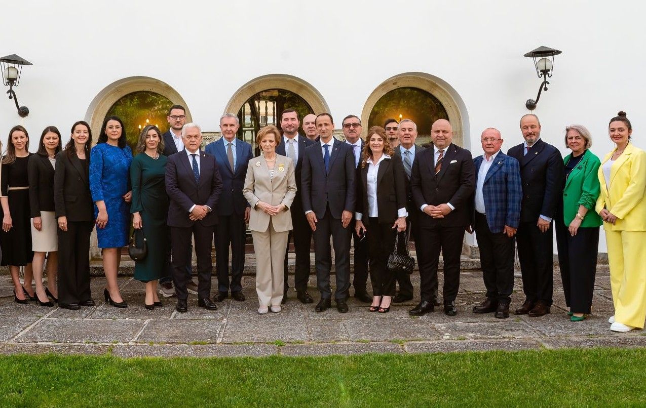 https://www.cosr.ro/img/aee9029e-f259-4781-a9ab-1bbca2a60f0a/gga-4040-2000531-0.jpg?fm=jpg&q=80&fit=max&crop=1275%2C806%2C0%2C0