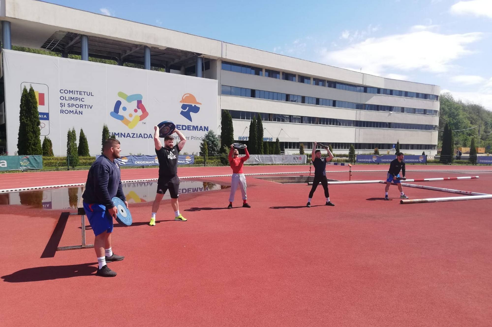 Pregatirestadionlupteantrenament Afara 2000