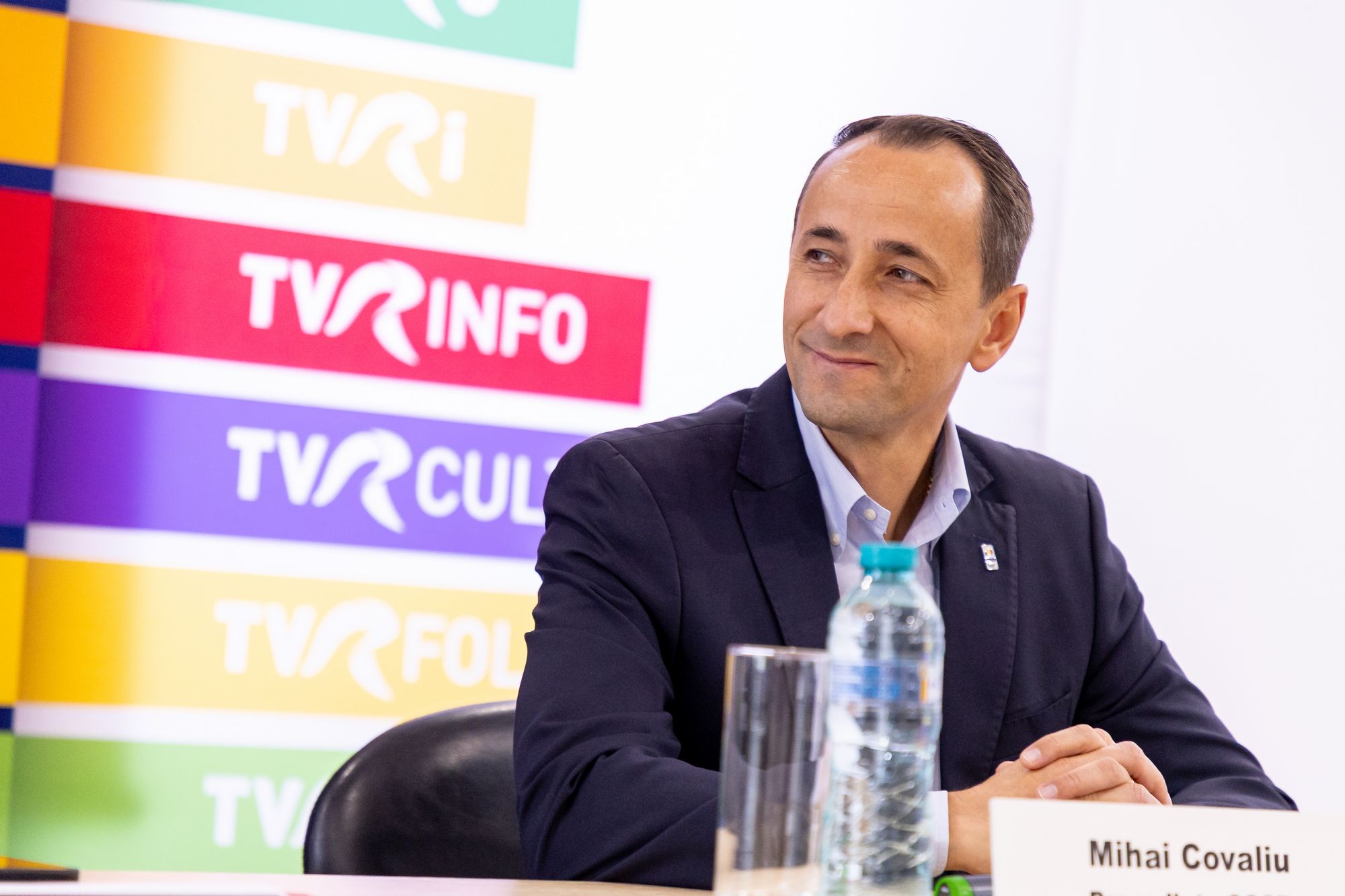 https://www.cosr.ro/img/c3261b4c-127c-4d89-a9d7-84b6858d69e1/tvr-ebu-cova-poza-declaratie2000.jpg?fm=jpg&q=80&fit=max&crop=2000%2C1333%2C0%2C0