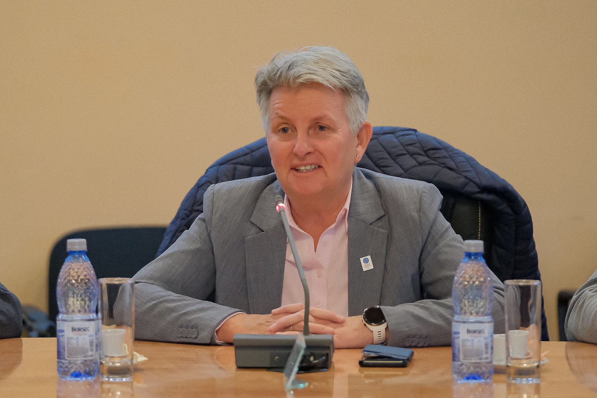 Fotebrasov2027sedintaeoc 2000