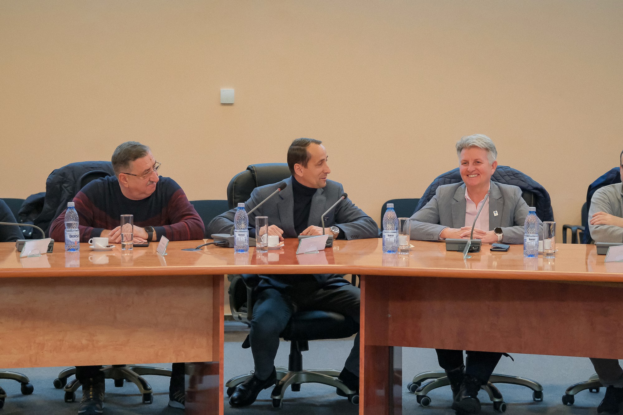 Fotebrasov2027sedintaeocboro Cova 2000