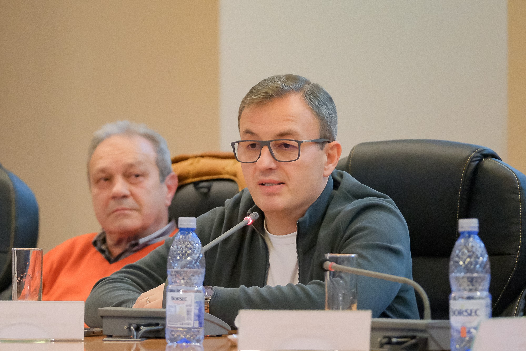 Fotebrasov2027sedintamisca 2000