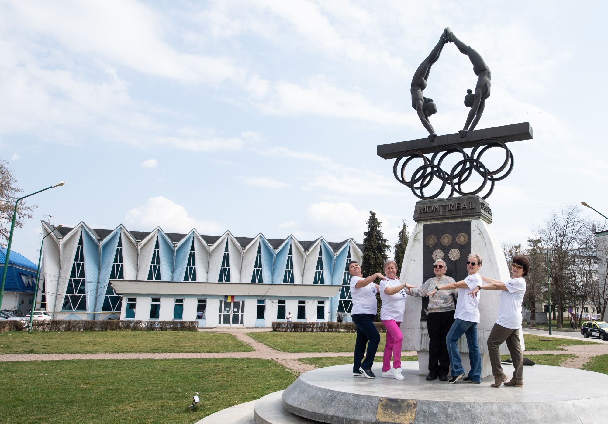 https://www.cosr.ro/img/d9255605-7406-4351-8983-9370d6cc49f9/colege-nadia-monument-sala.jpg?fm=jpg&q=80&fit=max&crop=2000%2C1397%2C0%2C0