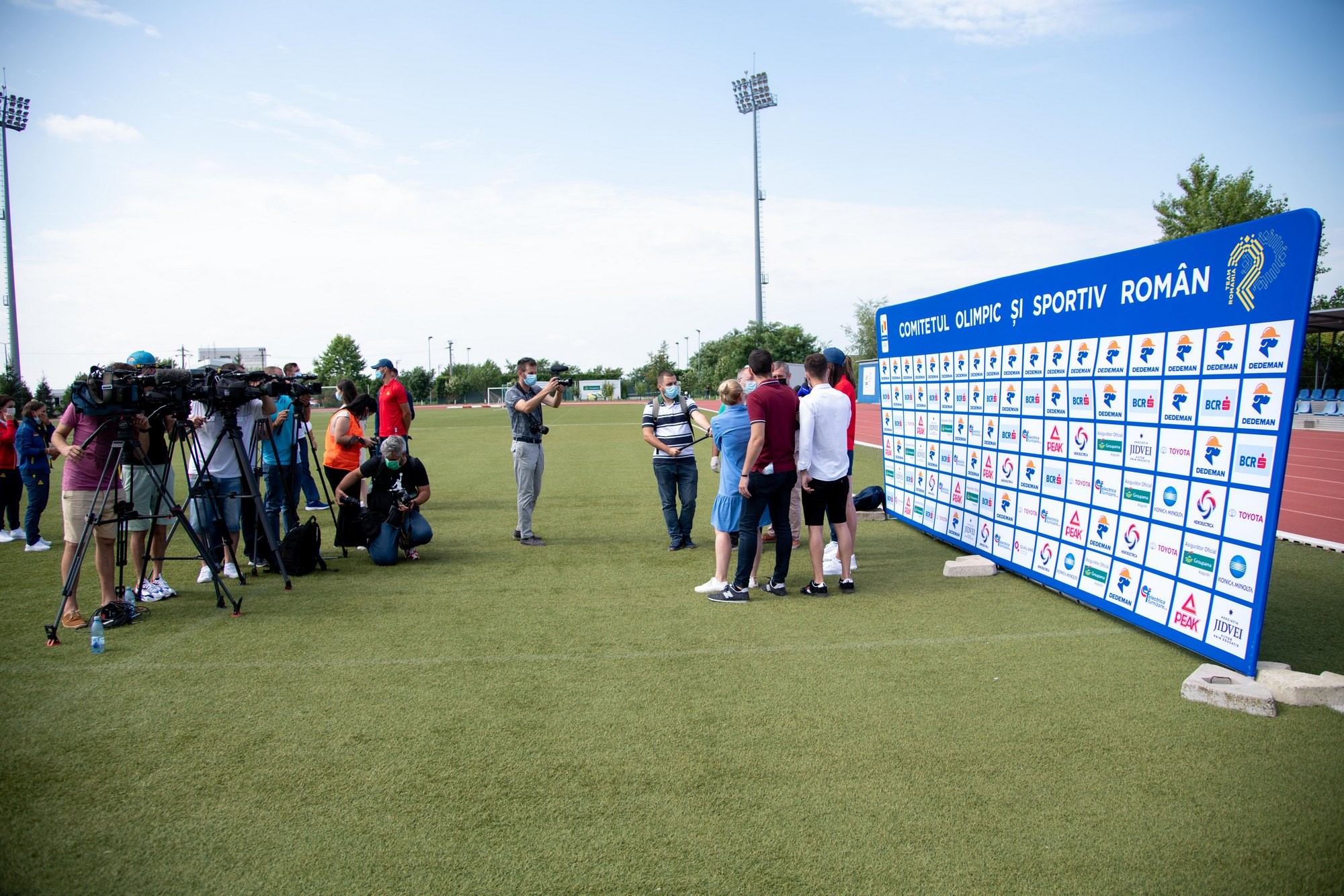 07evenimenteag3 2000