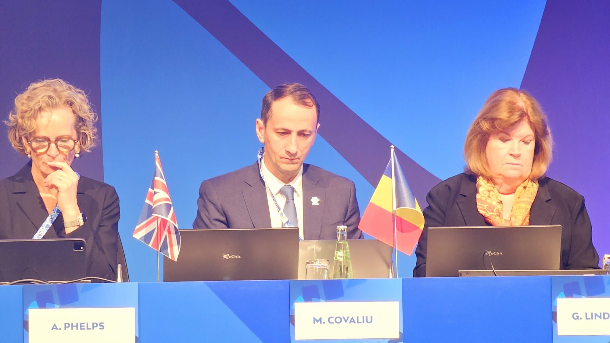 https://www.cosr.ro/img/e2b53000-a2aa-4e1f-be74-dbda3e236190/alegeri-eoc-covaprezidiu.jpg?fm=jpg&q=80&fit=max&crop=2000%2C1126%2C0%2C0
