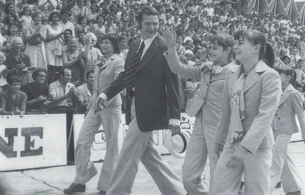 https://www.cosr.ro/img/e3d1f94d-f536-4641-89b2-b0e2fe4faf2b/nadia-teo-sosire-stadion-onesti-ingrid-onesti.jpg?fm=jpg&q=80&fit=max&crop=1023%2C654%2C0%2C0