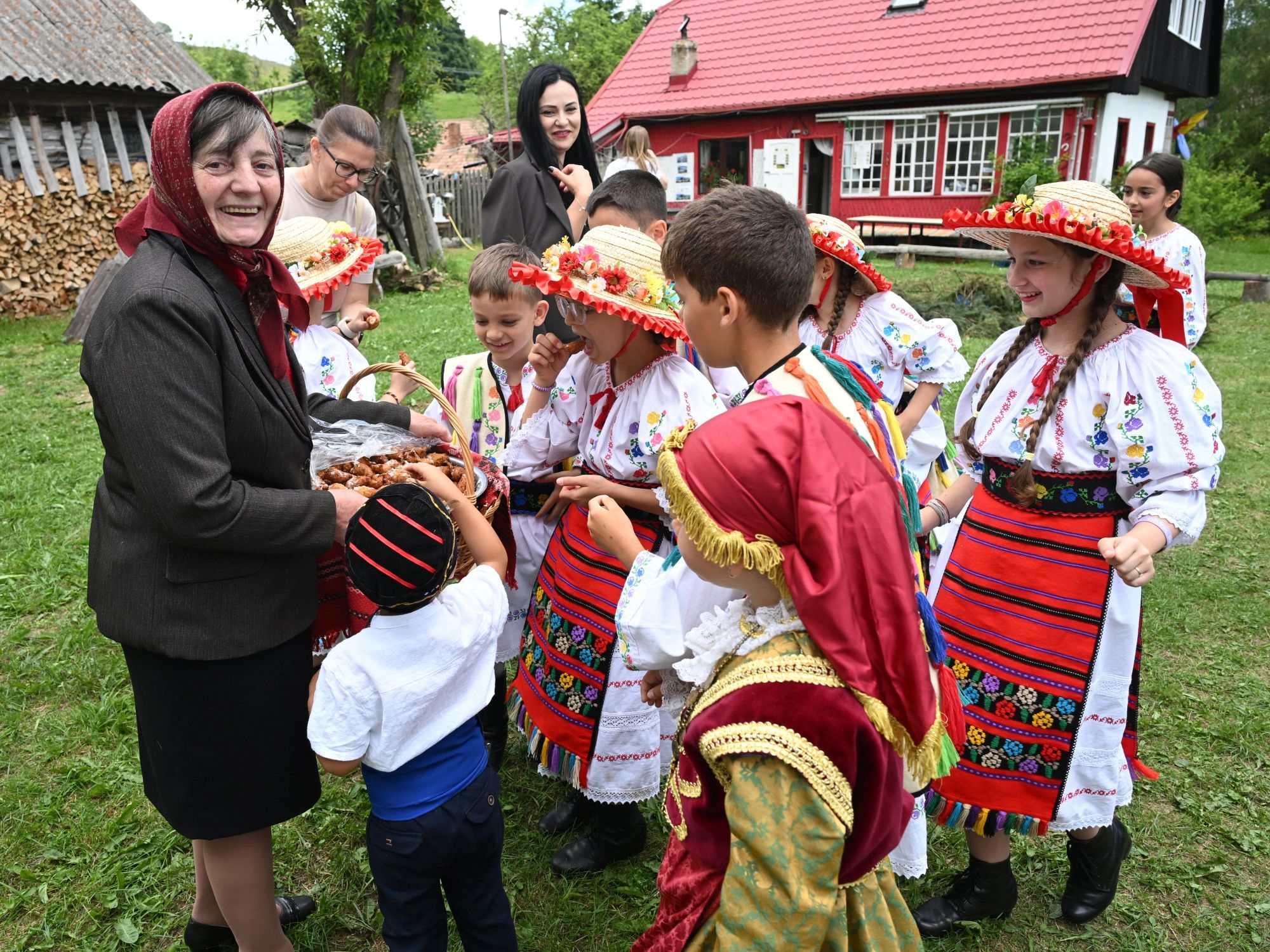 https://www.cosr.ro/img/f39c6b49-a683-4d66-97c2-3a20492655c1/sp2-9955.jpg?fm=jpg&q=80&fit=max&crop=2000%2C1500%2C0%2C0